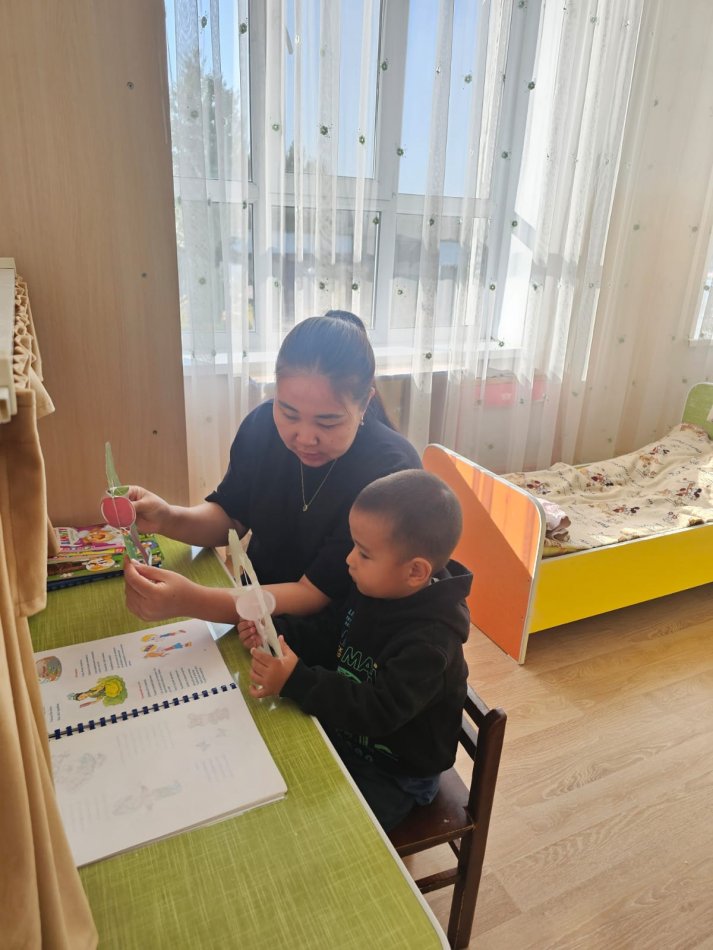 "Үлкендердің сөйлеу тілі баланың сөйлеу тілінің дамуына әсер етеді"