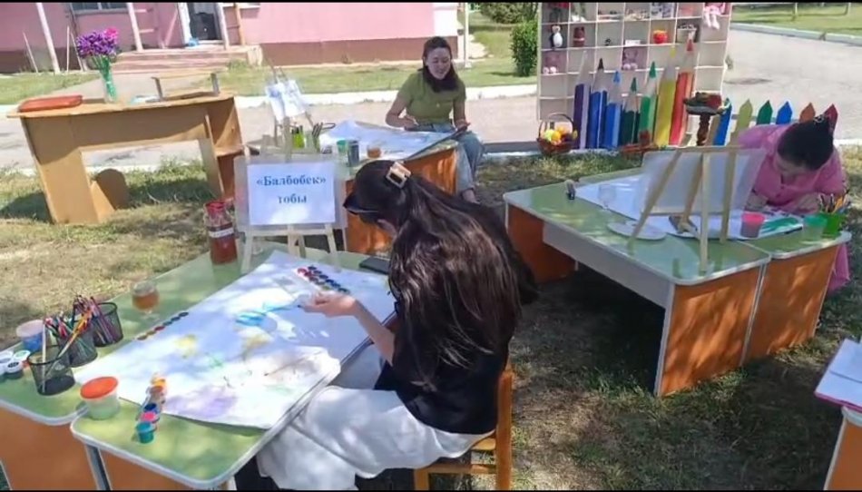 "Су патшалығы" тақырыбындағы ата-аналар арасында ұйымдастырылған  сурет салу байқауы
